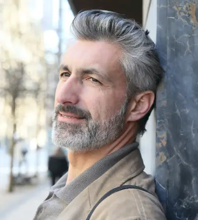 Cheveux gris sel et poivre pour hommes