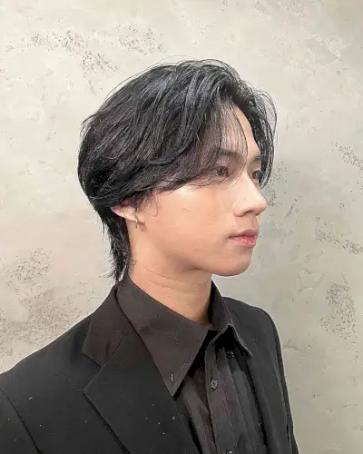 Kpop Center-Parted Short Hair with Layers on Korean Men