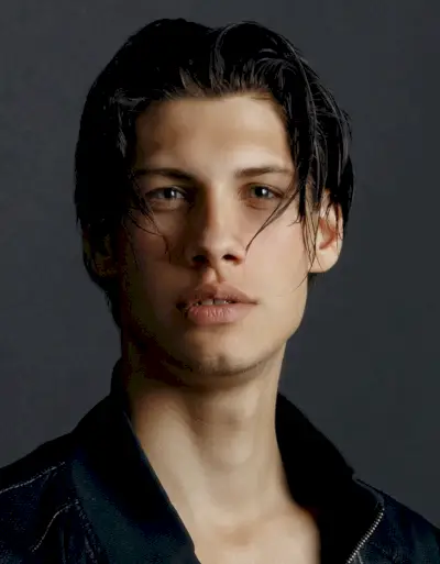 corte de pelo con cortina mojada para hombres