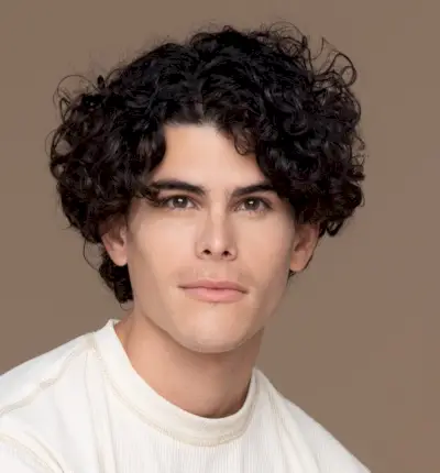 corte de pelo rizado cortina hombres