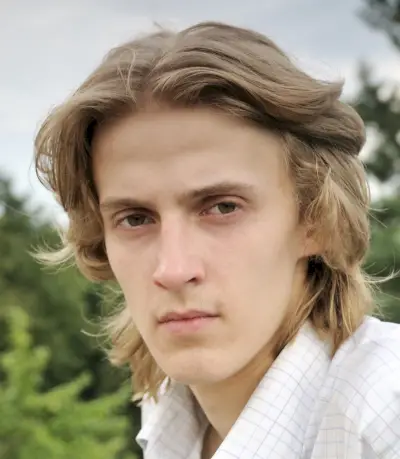 corte de pelo con cortina en capas para hombres