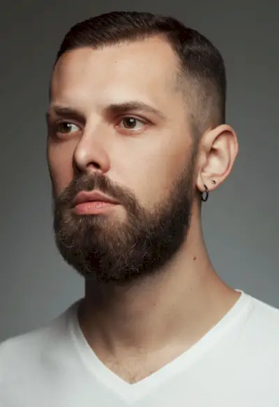 Coiffure coupe ras du cou