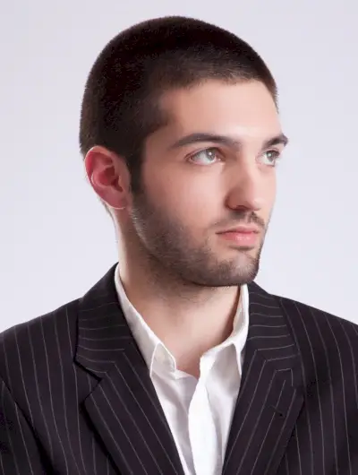 coiffure professionnelle coupe buzz pour hommes