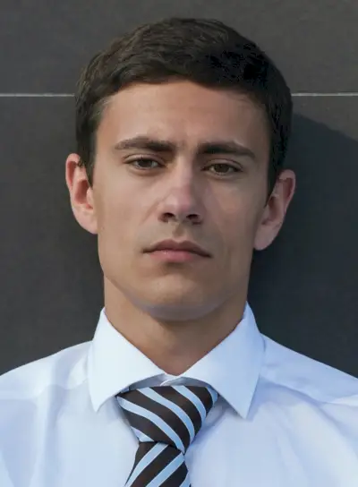 coiffure professionnelle coupe ras du cou pour hommes