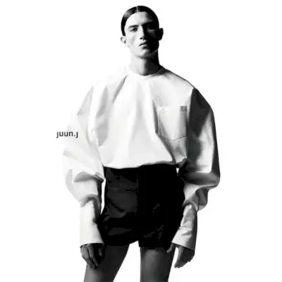 Modelul britanic Jester White devine ultra elegant pentru Juun.J