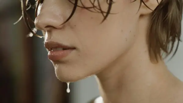 Vše, co potřebujete vědět o péči o pleť s horkou jógou