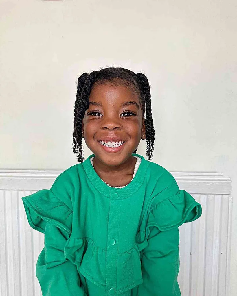 黒人の女の子のための 31 のキュートで簡単なヘアスタイル' title=