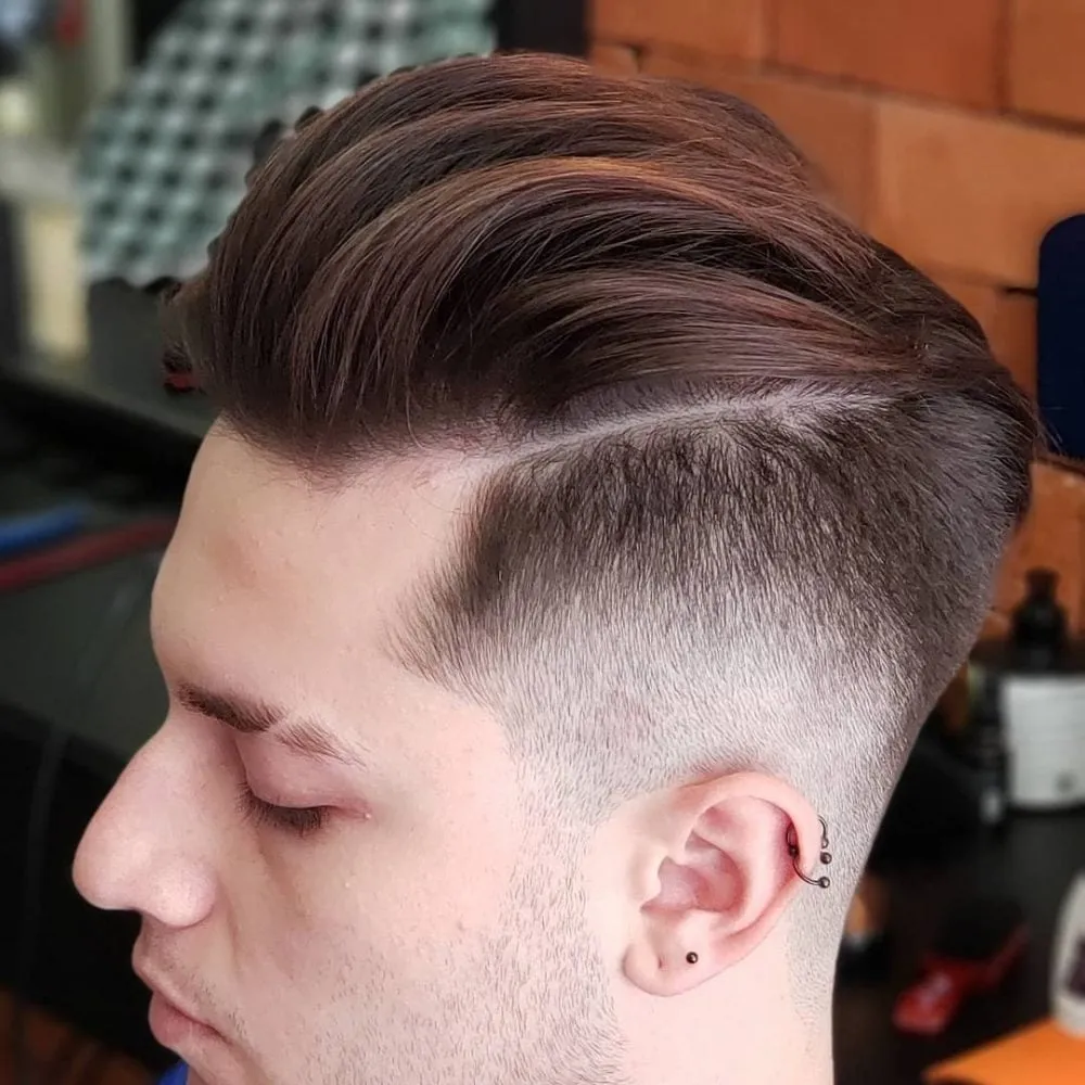 Quiff z trudną częścią' title=