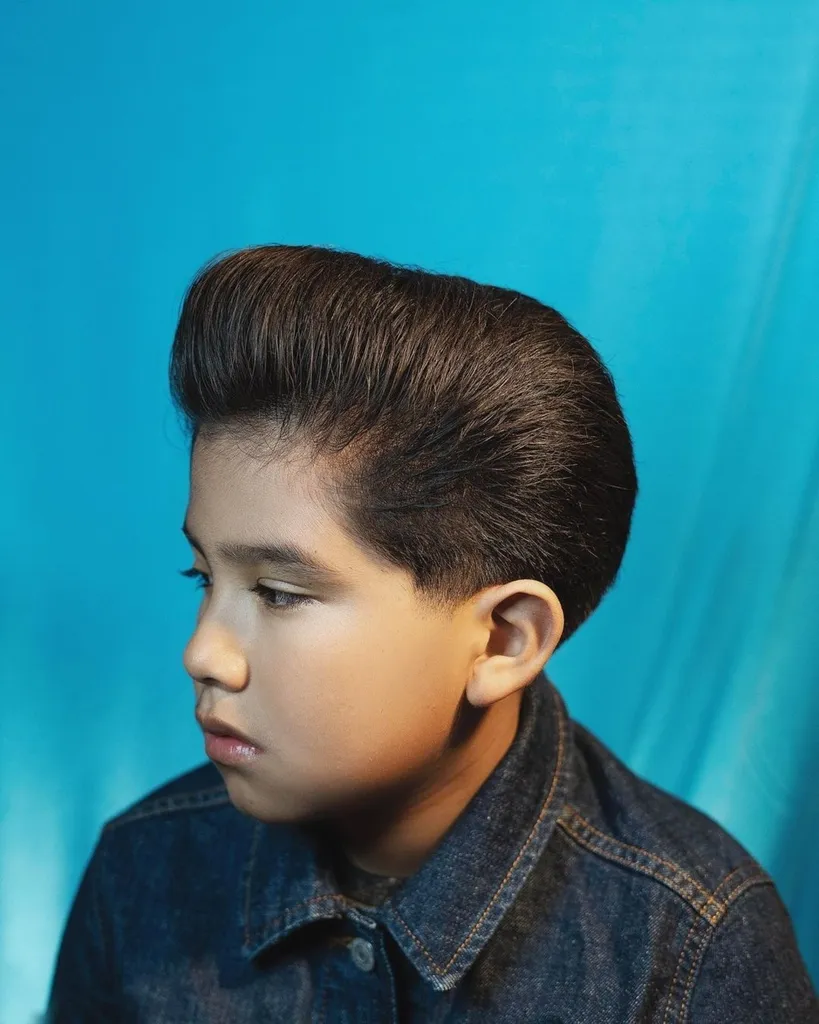 Il classico pompadour per bambini' title=