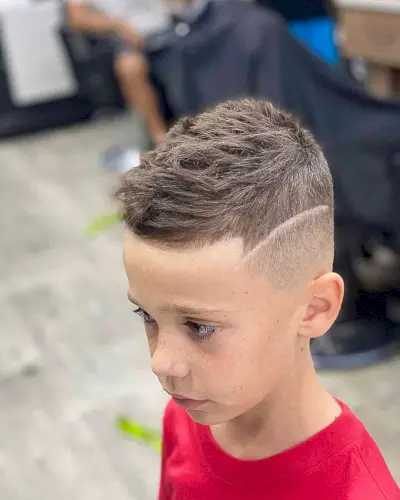 Messy Top with a Surgical Line Design for Little Boys