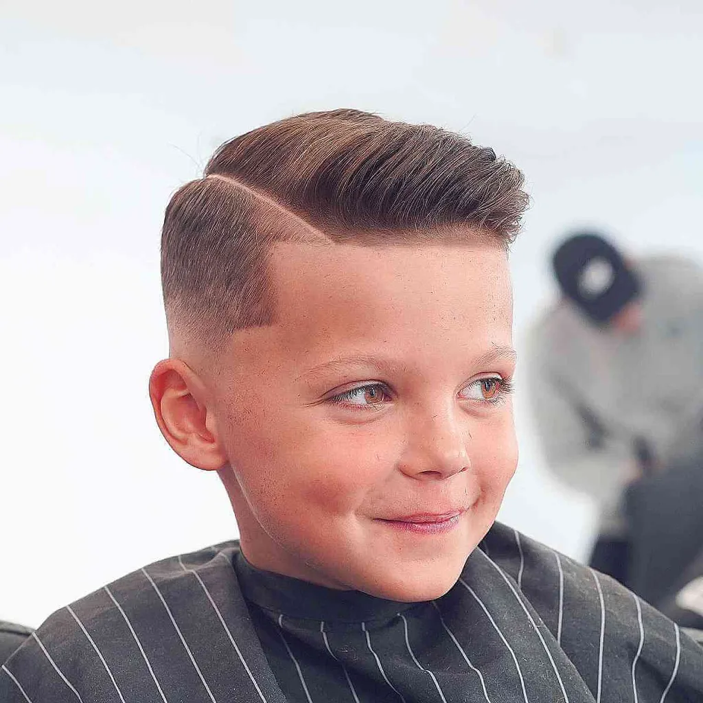 103 coupes de cheveux pour garçons les plus cool pour l’école en 2026' title=