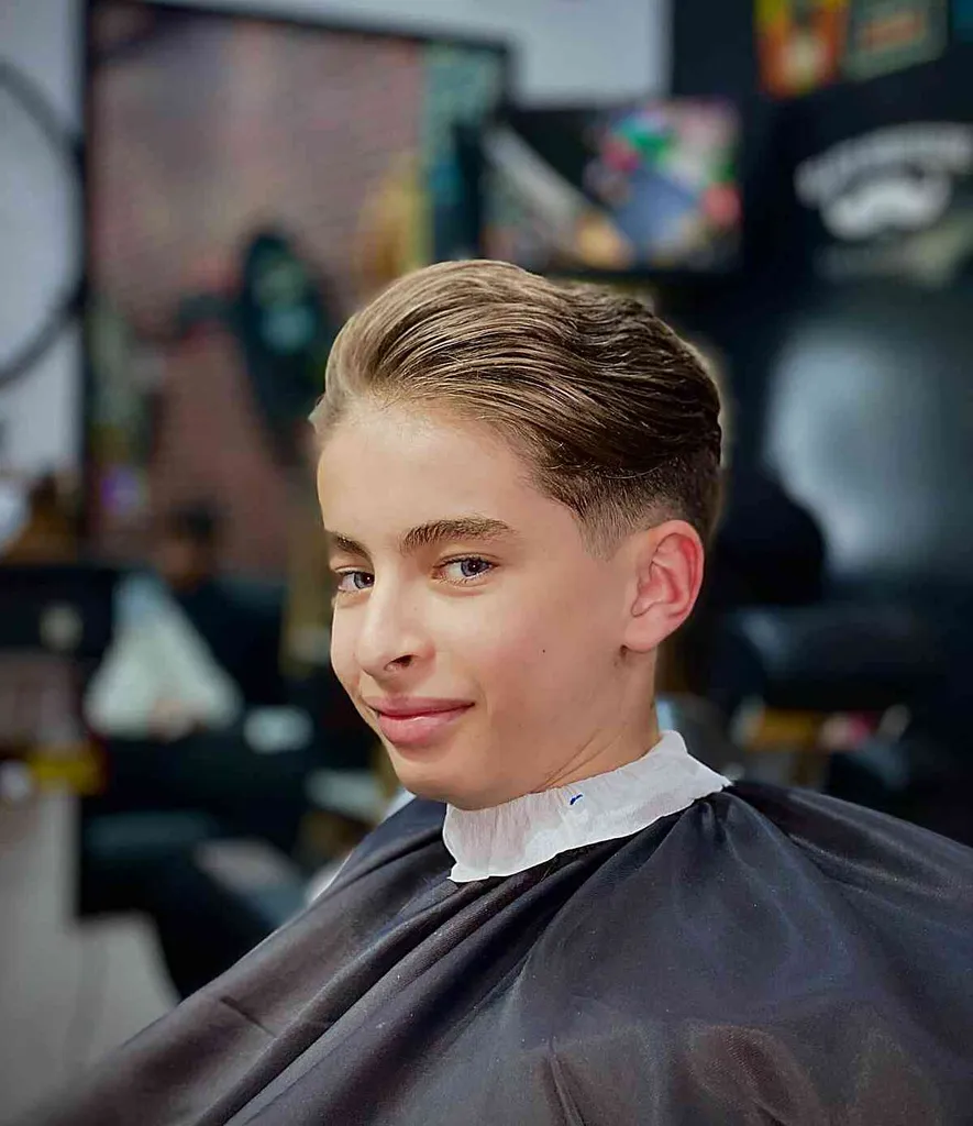 103 coupes de cheveux pour garçons les plus cool pour l’école en 2026' title=