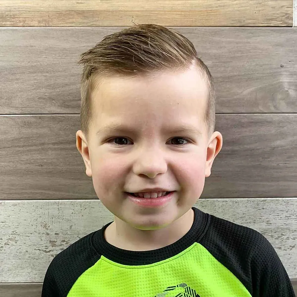 hård side del stil til en ung dreng' title=