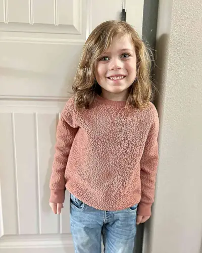 Collarbone-Length Hair with Deep Side Part for Youngsters