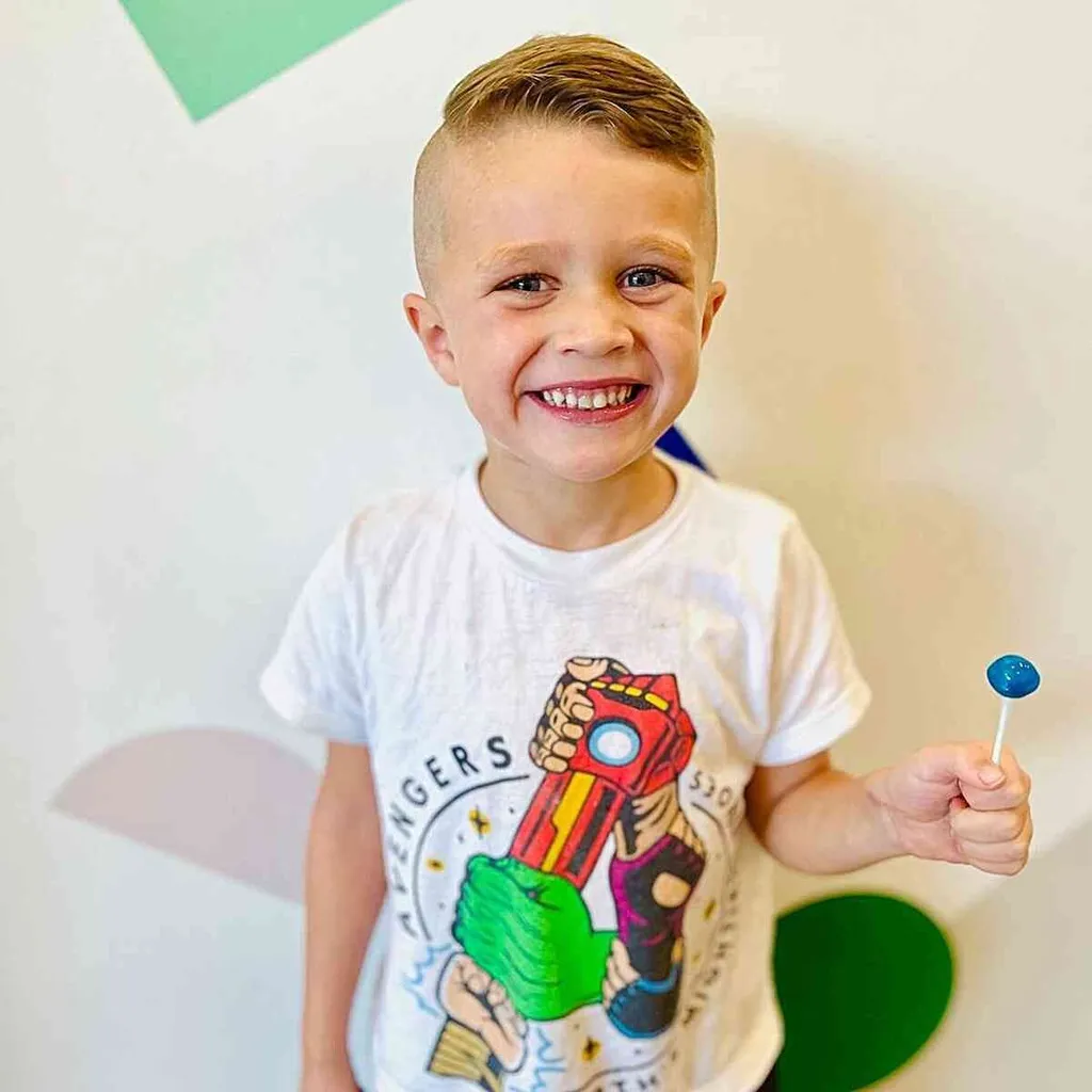 Par scurt tăiat pentru băieți' title=