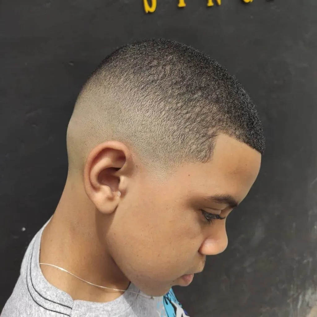 Buzz Cut de baixa manutenção + desbotamento baixo para crianças' title=