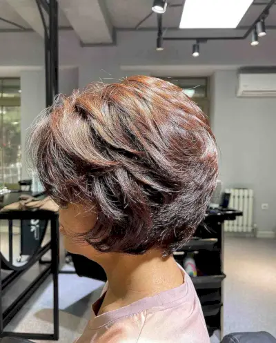 Short Graduated Brunette Hair with Layers