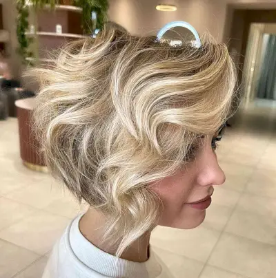 Very Messy Layers and Short Hair for blondes with an edgy style