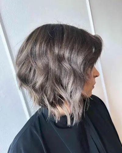 70 plus belles idées de coupe de cheveux en couches courtes de 2024