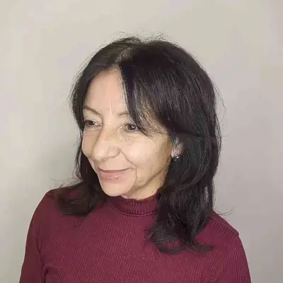 Shoulder-Length Cut with Subtle Layers and Bangs