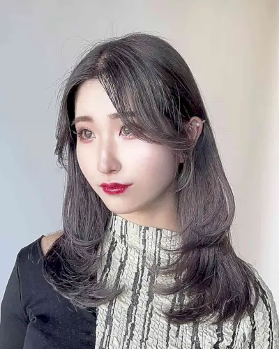 Center-Parted Style for Medium-Cut Layers and Fringe