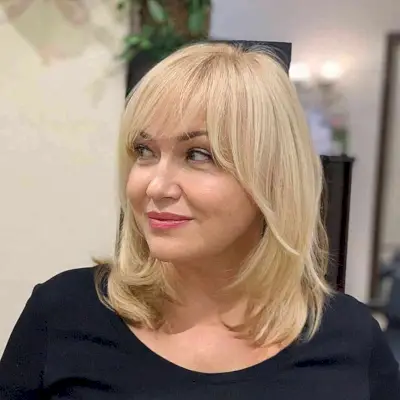 Glossy Shoulder-Length Layered Haircut with Side Bangs