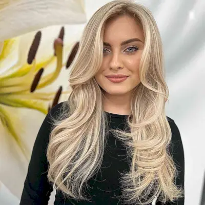 Fashionable Long Layers for Long Hair and women with a sense of style