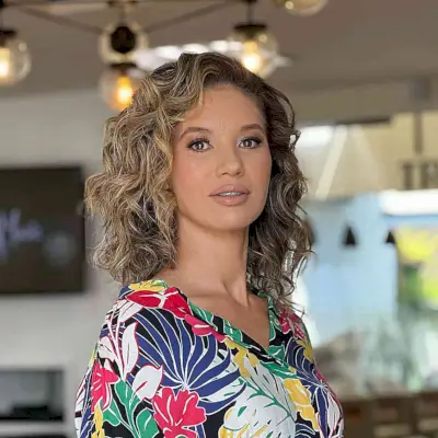 Layered Loose Waves for women with mid-length hair