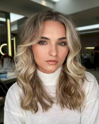 Layered Face-Framing Blonde Highlights for Choppy Hair