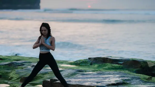 Pergunte ao professor: O que o yoga posa que você recomendaria para um fluxo da lua?