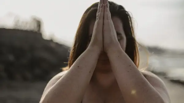 Ako obhajovať svoje telo veľkosti plus v joge