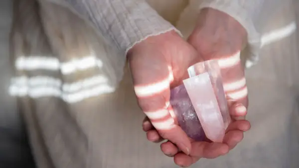 Sådan renser du dine krystaller for at forbedre deres energi