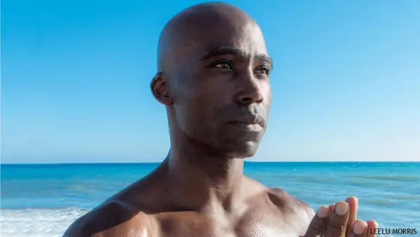 Bývalá misia všímavosti NFL Linebacker Keith Mitchell