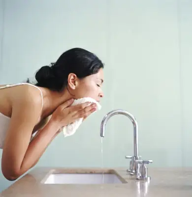 Ali krpe za odstranjevanje ličil za večkratno uporabo dejansko delujejo? Tehta dermatolog