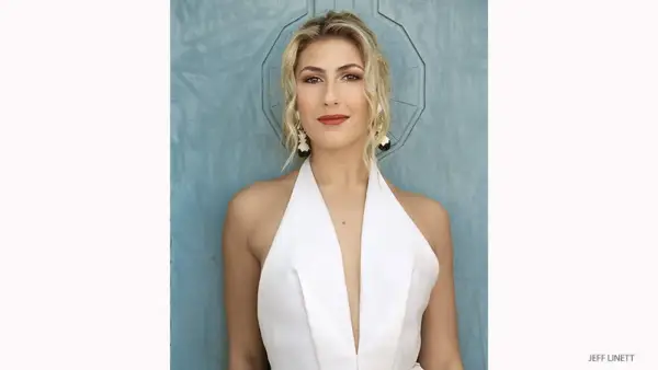 5 vecí, ktoré by ste mali vedieť o Yogi Emma Slater