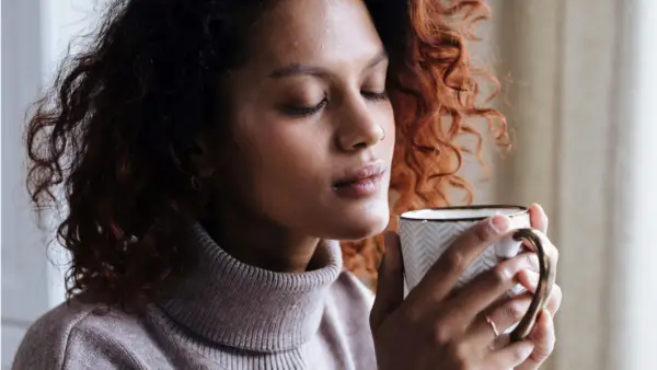 Iepazīstieties ar pateicības vairāk uzmanīgāku māsu, baudām