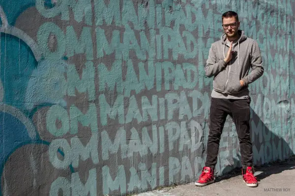 Cómo MC Yogi lo paga