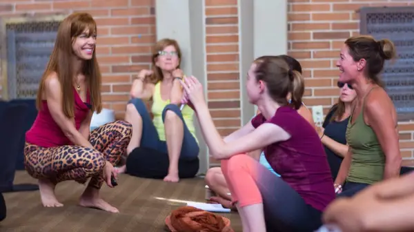 Bo Forbes acha que é hora de começar a fazer perguntas sobre esta entidade sociológica que chamamos de ioga