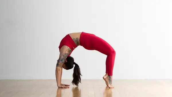 Hvis du bruker hele dagen på å sitte, trenger du disse 6 yogaposisjonene