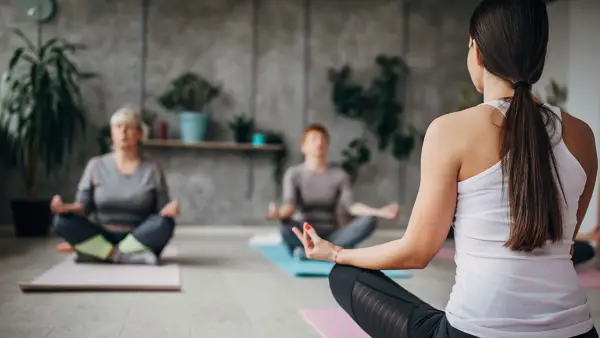 8 maestros de yoga sobre las mujeres que inspiran su práctica