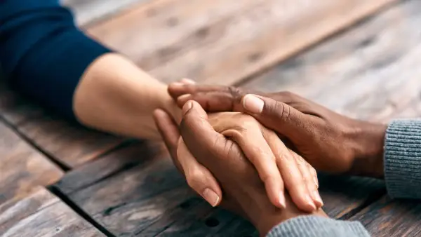 4 způsoby, jak praktikovat soucit v špetce