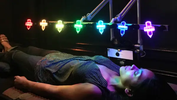 SV išbandė: „Crystal Light Bed Therapy“ mus jaučia šiek tiek kilpos