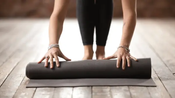 È male tenere la pipì durante una lezione di yoga?