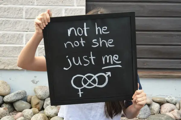 Laten we veilige ruimtes maken voor transgender en niet -binaire yogi's