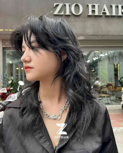 Wolf-Cut Long Choppy Layers and Middle Part Curtain Bangs