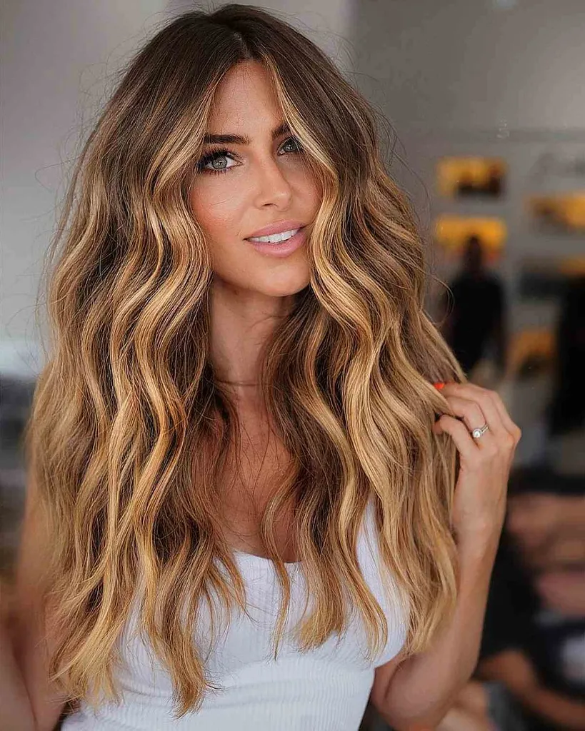 Balayage בלונד ארוך לצורות פנים סגלגלות' title=