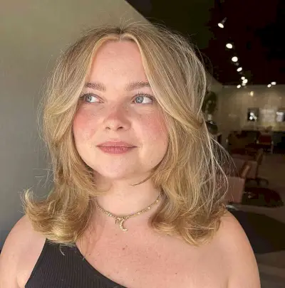 Medium 80s-Inspired Tousled Layers and Flipped-Up Ends