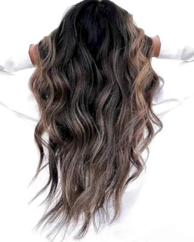 Cute v-cut hairstyle for long, thick hair