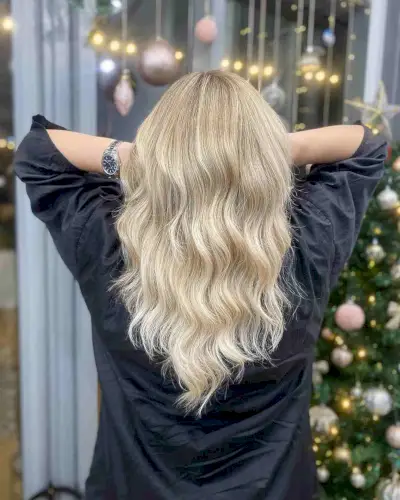 Blonde Wavy V-Cut with Fine Ends for Longer Locks