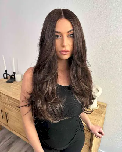 31 Coupes de cheveux en couches avant les plus tendance pour les cheveux longs